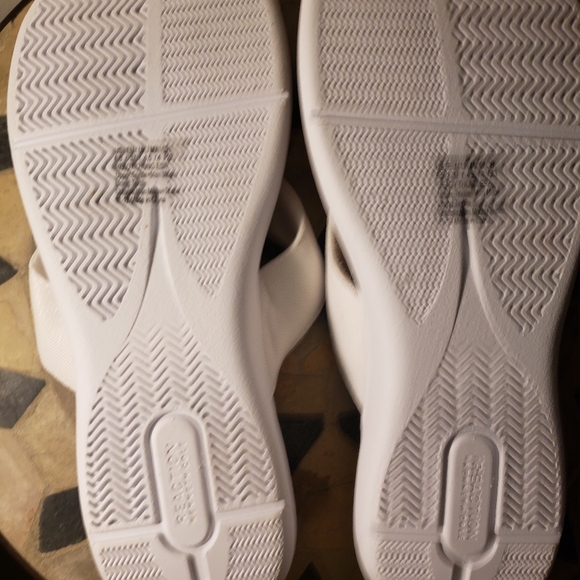 Sandals | Women Kenneth Cole Ready Canvas Thong Sandal White - Picture 4 of 9